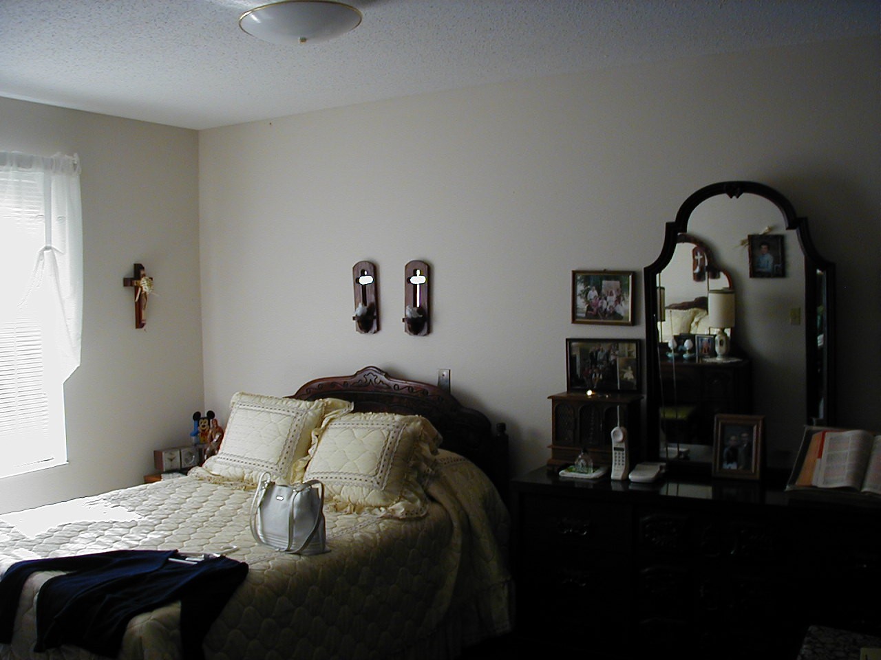 Bedroom of an apartment unit of Appletree Court